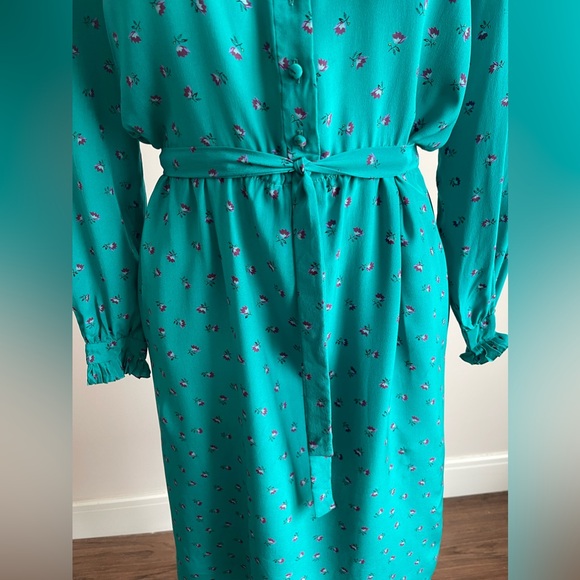 VINTAGE DIANE VON FURSTENBERG SILK DRESS - Picture 6 of 16